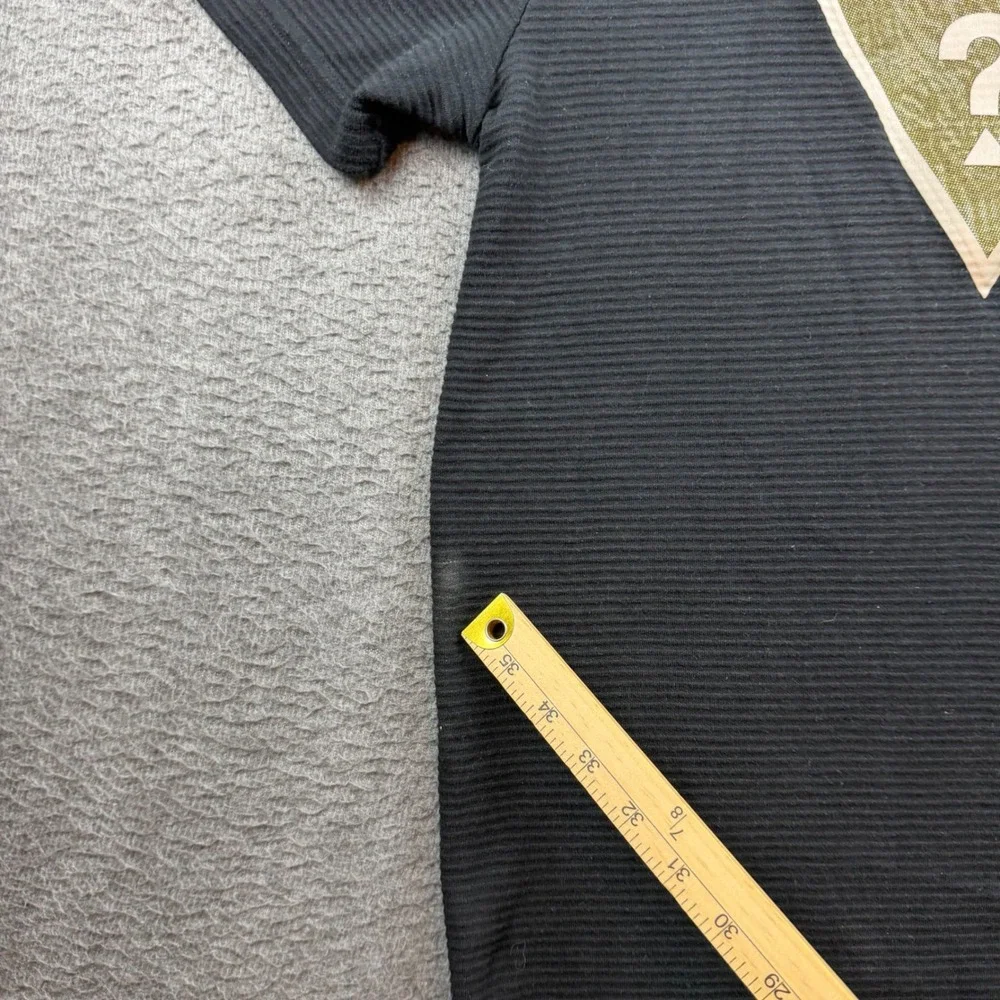 Guess T-Shirt Men's Small Black Ribbed Gold Triangle Logo Patch Short Sleeve - Picture 3 of 8